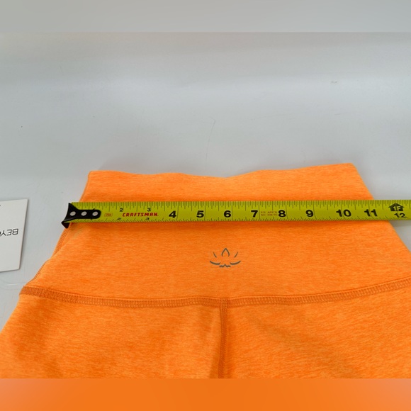 NWT Beyond Yoga Spacedye Keep Pace 7" Short Mapht Orange Size Medium - Picture 10 of 10